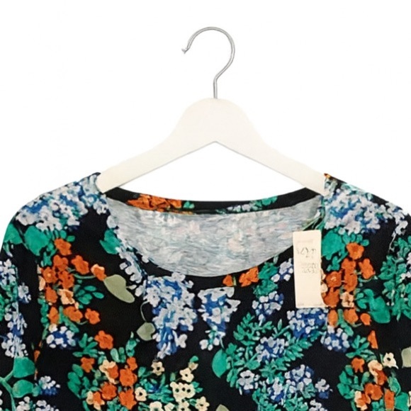 Ann Taylor Loft NEW size medium side-tie blue flowered long-sleeved shirt. - Picture 2 of 2